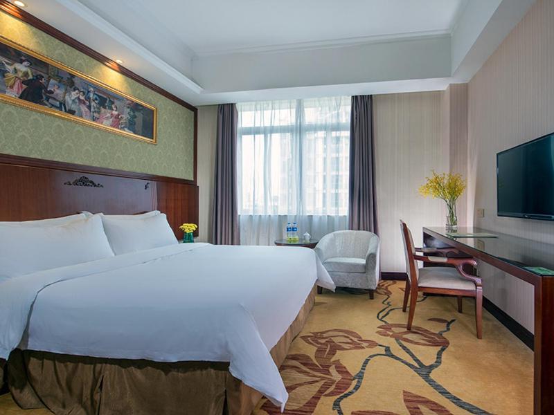 Vienna Hotel Shiqiao Metro Station Guangzhou Exterior foto